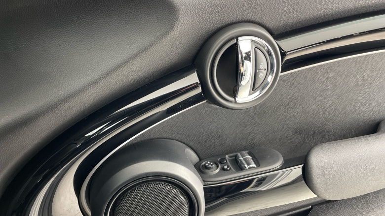 MINI Hatchback 135kW Cooper S Level 2 33kWh 3dr Auto Electric Hatchback